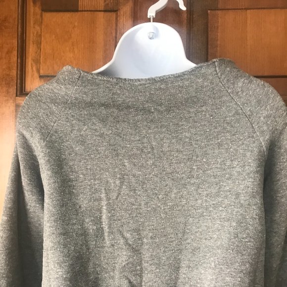 Alternative Earth Hogwarts Alumni w/School Crest Gray V-Neck Sweatshirt Large - Picture 10 of 12